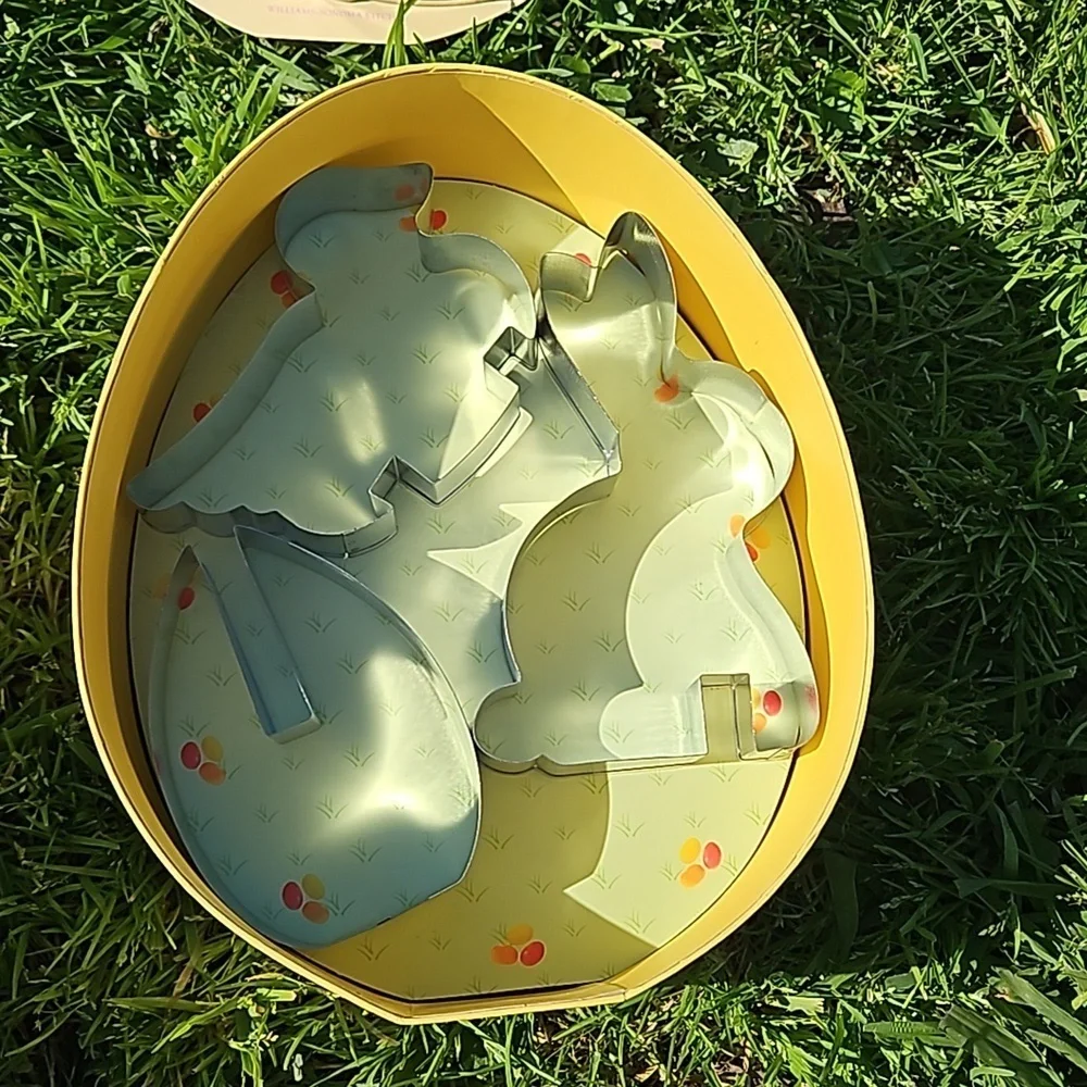 Williams-Sonoma INC cookie cutters 8pc set create 3-D Easter egg box DIY baking
